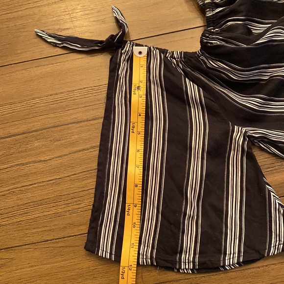 Thin Billabong elastic blouse. - Picture 10 of 11